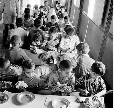 صورة من مطعم وكالة الغوث في مخيم شنلر/حطين 1985